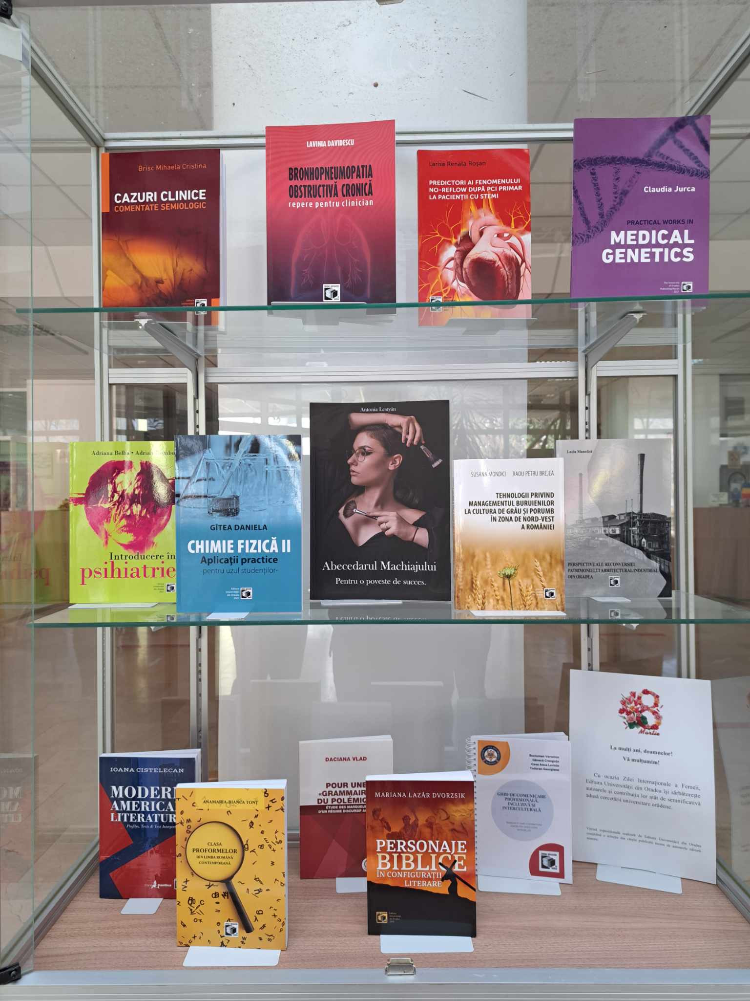 Expoziție dedicată autoarelor de carte, cu ocazia zilei de 8 Martie